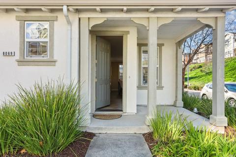 8069 Red Oak Ct, Vallejo, CA 94591 photo 4