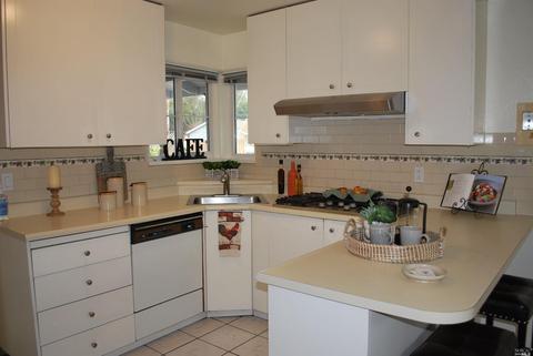 208 Sutter St, Petaluma, CA 94954 photo 2