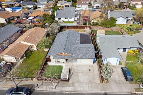 548 Empire Dr, Ukiah, CA 95482 photo 2