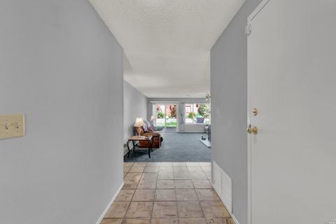 444 Crofters Ct, Fairfield, CA 94533 photo 4