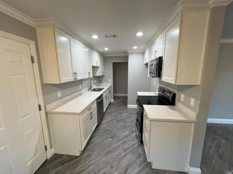 521 Trinity Dr, Vacaville, CA 95687 photo 2