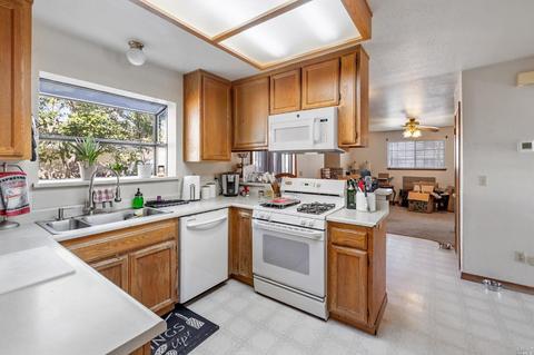 861 Buckingham Dr, Windsor, CA 95492 photo 9
