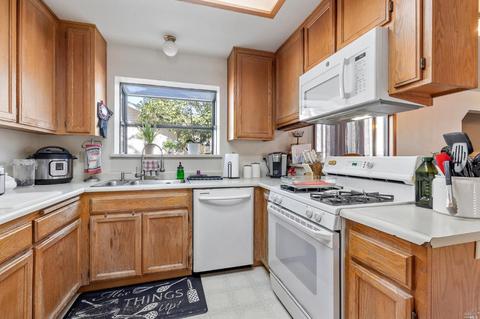 861 Buckingham Dr, Windsor, CA 95492 photo 10