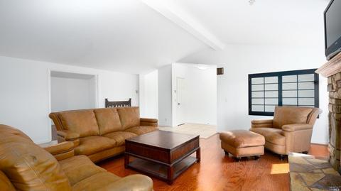 7 E Napa Dr, Petaluma, CA 94954 photo 4