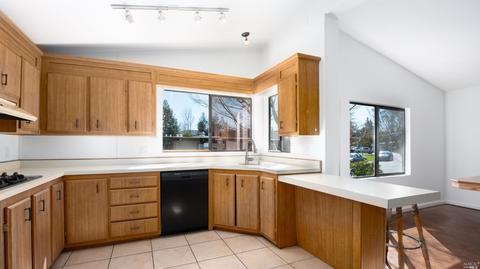 7 E Napa Dr, Petaluma, CA 94954 photo 5