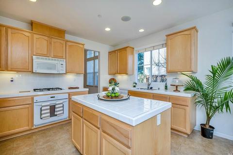 124 Ullman Ct, Napa, CA 94559 photo 2