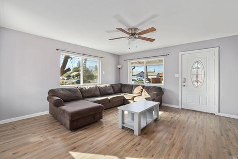 231 W Chestnut St, Dixon, CA 95620 photo 4
