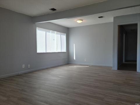 103 Rounds St, Vallejo, CA 94589 photo 2
