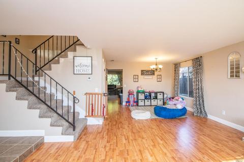 718 Oakmeade Dr, Vacaville, CA 95687 photo 8