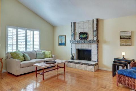352 Barcelona St, Vallejo, CA 94591 photo 5