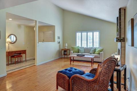 352 Barcelona St, Vallejo, CA 94591 photo 12