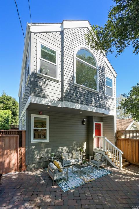 8 Treanor St, San Rafael, CA 94901 photo 1