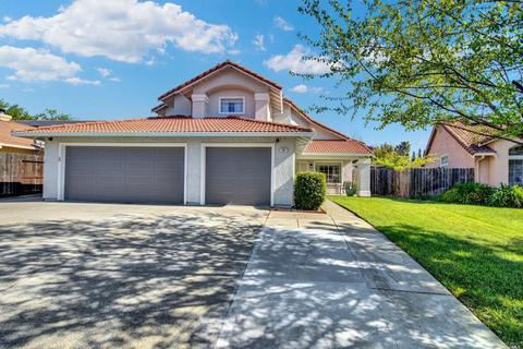 924 Iron Dr, Vacaville, CA 95687 photo 2