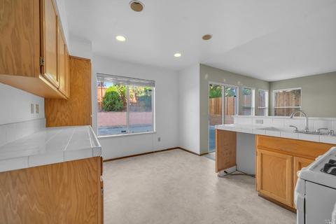 263 Exposition Dr, Vallejo, CA 94589 photo 7