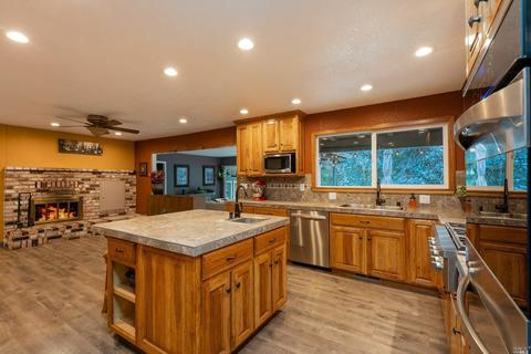 910 Live Oak Ave, Ukiah, CA 95482 photo 4