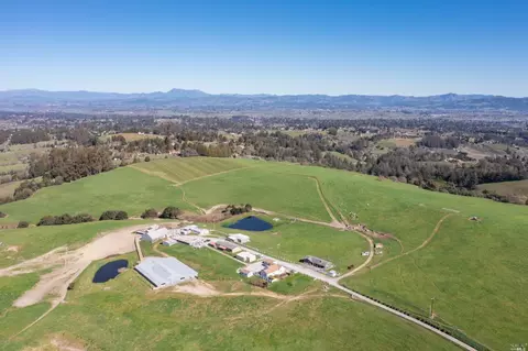 5335 Burnside Rd, Sebastopol, CA 95472