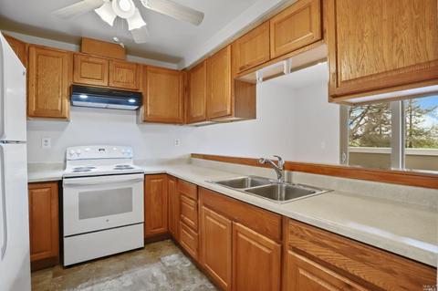 12 Calhoun St, Vallejo, CA 94590 photo 9