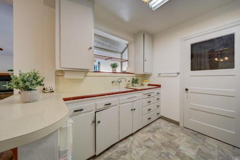 560 Russell St, Vallejo, CA 94591 photo 18