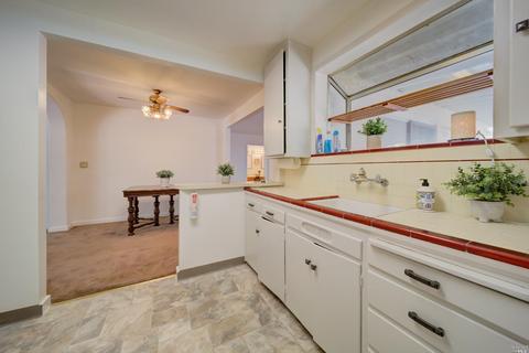 560 Russell St, Vallejo, CA 94591 photo 20