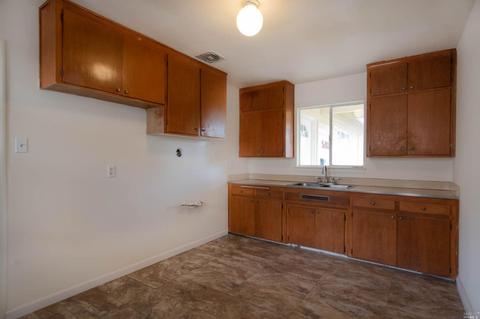592 Trinity Ct, Dixon, CA 95620 photo 9
