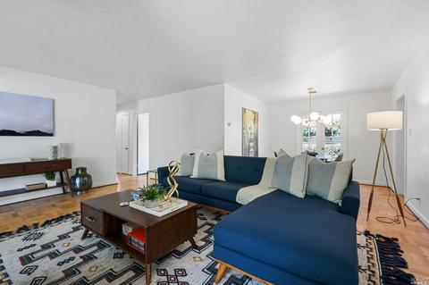7 Venus Ct, Tiburon, CA 94920 photo 3