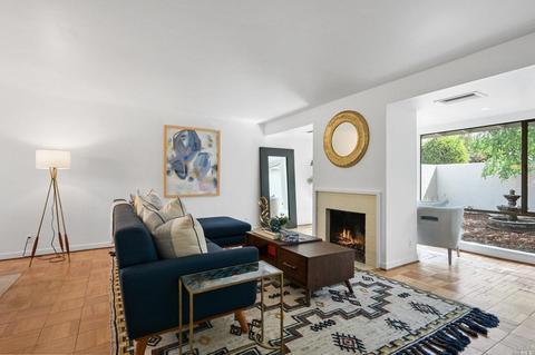 7 Venus Ct, Tiburon, CA 94920 photo 2