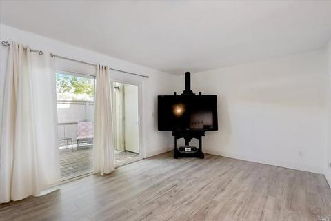 1702 Glenbrook Dr #E, Santa Rosa, CA 95401 photo 13
