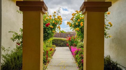 206 Joyce Dr, Vacaville, CA 95687 photo 3