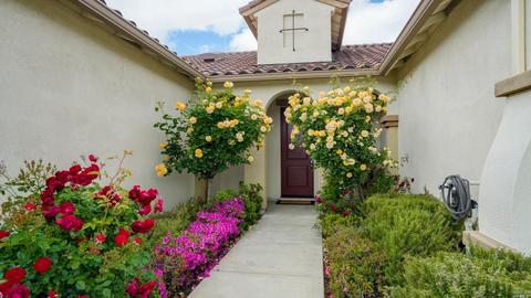 206 Joyce Dr, Vacaville, CA 95687 photo 2