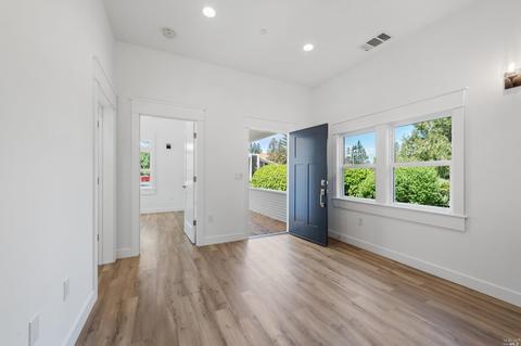 116 S E St, Santa Rosa, CA 95404 photo 8
