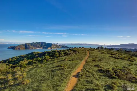 624 Ridge Rd, Tiburon, CA 94920