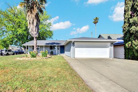 379 Trinity Dr, Vacaville, CA 95687 photo 1