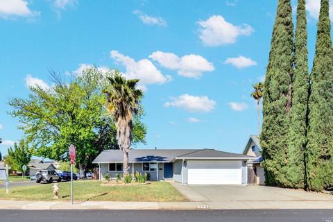 379 Trinity Dr, Vacaville, CA 95687 photo 4
