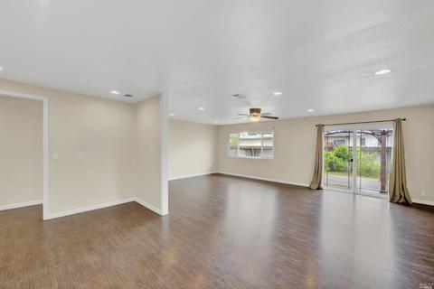 379 Trinity Dr, Vacaville, CA 95687 photo 17