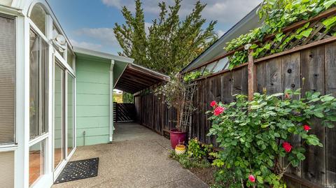70 Clausing Ct, Novato, CA 94945 photo 9