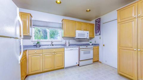 70 Clausing Ct, Novato, CA 94945 photo 11