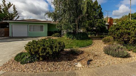70 Clausing Ct, Novato, CA 94945 photo 2