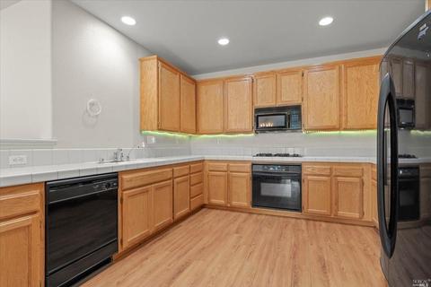 688 Mcclelland Dr, Windsor, CA 95492 photo 9