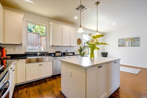 554 Jade St, Petaluma, CA 94952 photo 9