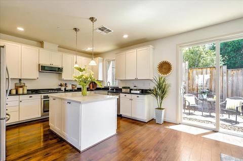 554 Jade St, Petaluma, CA 94952 photo 1