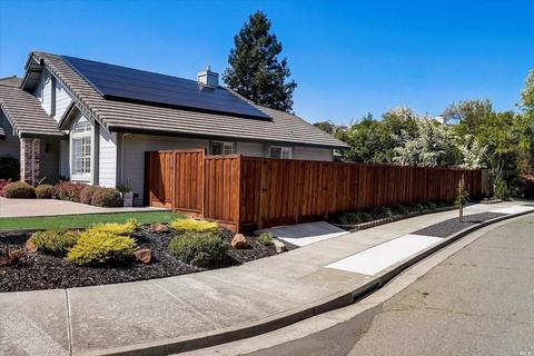 1 Gregory Ct, Petaluma, CA 94954 photo 2