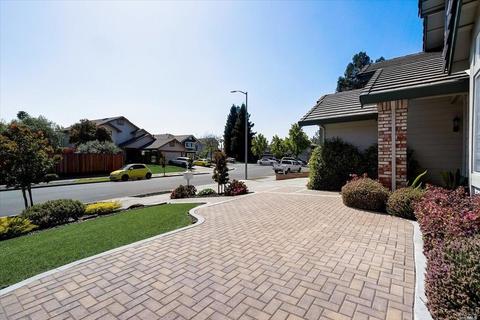 1 Gregory Ct, Petaluma, CA 94954 photo 4