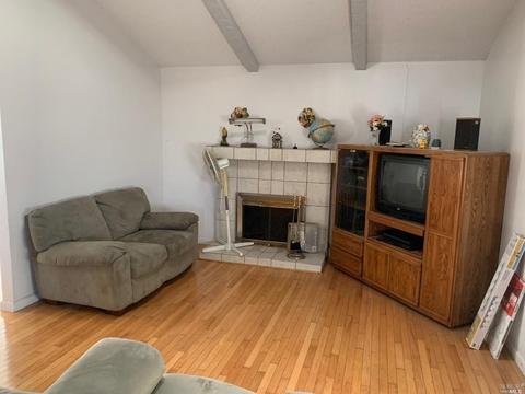 106 Martel Ct, Vallejo, CA 94589 photo 4