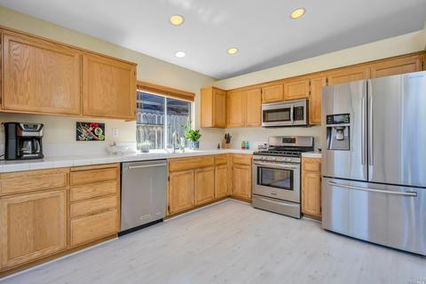 661 Leafhaven Ln, Windsor, CA 95492 photo 3