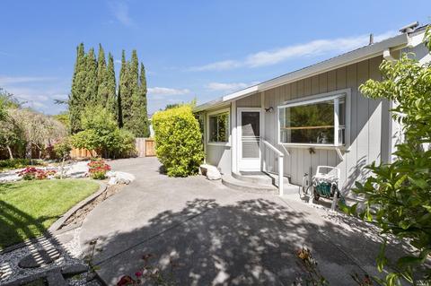 1040 Hampshire Ln, Windsor, CA 95492 photo 4