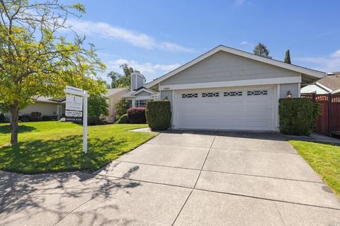 1040 Hampshire Ln, Windsor, CA 95492 photo 3