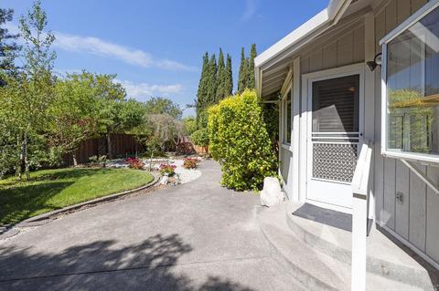 1040 Hampshire Ln, Windsor, CA 95492 photo 5