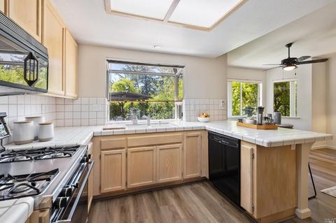 1040 Hampshire Ln, Windsor, CA 95492 photo 18