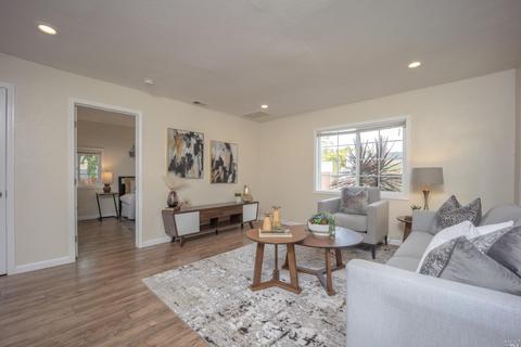 467 Wallace Ave, Vallejo, CA 94590 photo 2