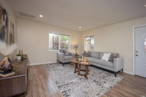 467 Wallace Ave, Vallejo, CA 94590 photo 3